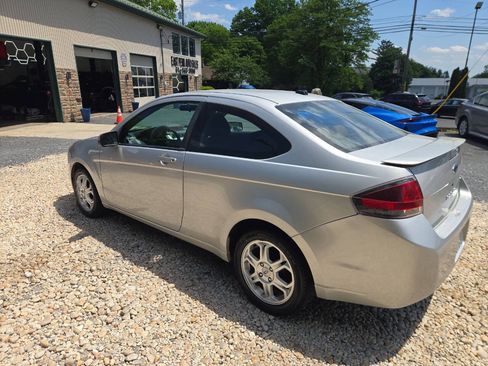 Used 2009 Ford Focus SE FWD image 4