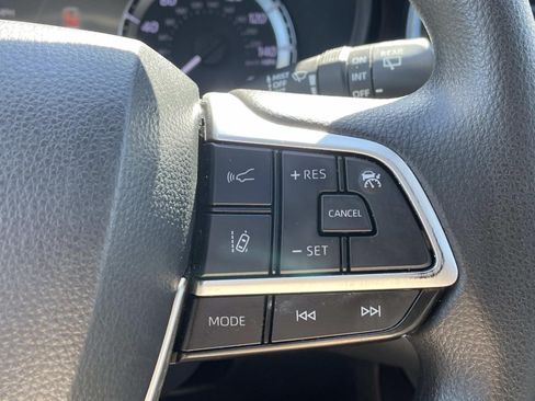 Used 2023 Toyota Highlander L FWD image 22