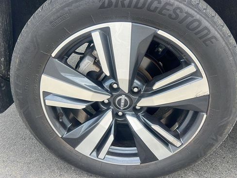 Used 2023 Nissan Rogue SL w/ SL Premium Package image 8