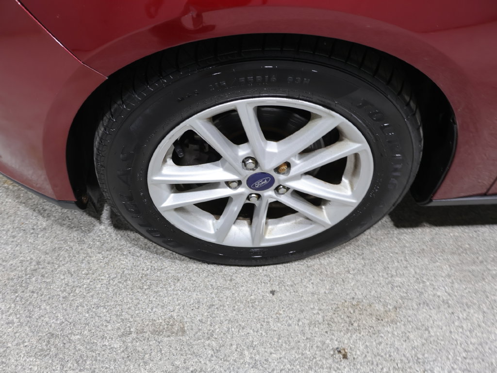 Used 2015 Ford Focus SE w/ SE Cold Weather Package FWD image 21