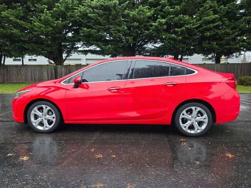 Used 2018 Chevrolet Cruze Premier image 3