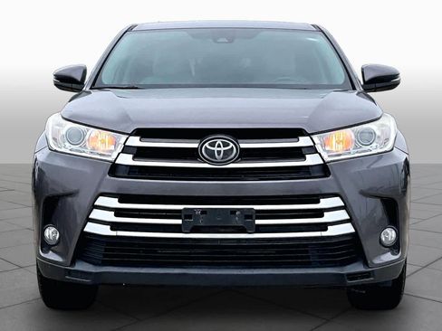 Used 2018 Toyota Highlander Plus FWD image 4