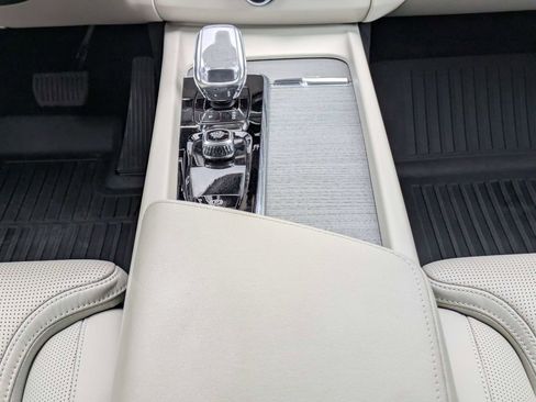 Certified 2025 Volvo XC60 B5 Ultra w/ Protection Package Premier AWD/4WD image 24