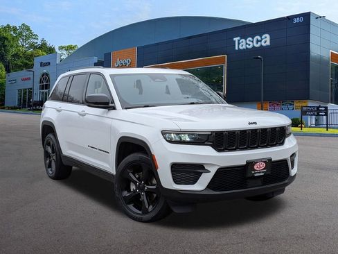 Certified 2023 Jeep Grand Cherokee Altitude AWD/4WD image 1