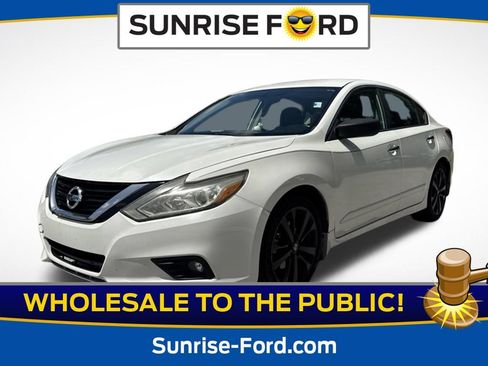 Used 2017 Nissan Altima 2.5 SR w/ Midnight Edition Package FWD image 1