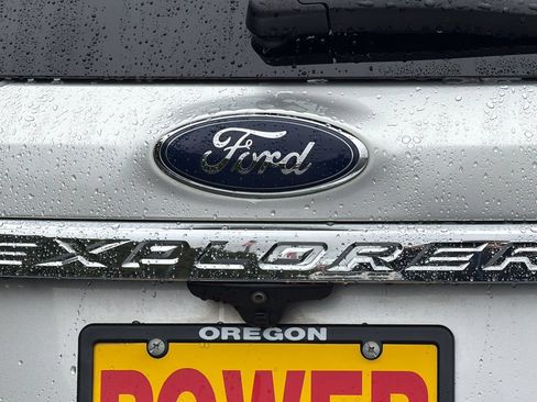 Used 2017 Ford Explorer XLT w/ Equipment Group 202A FWD image 29