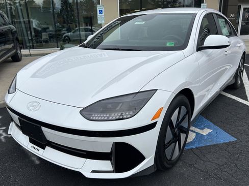 Certified 2023 Hyundai Ioniq 6 SE image 2