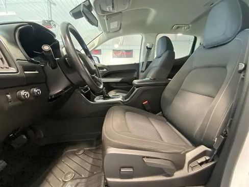 Used 2022 Chevrolet Colorado LT w/ LT Convenience Package image 10