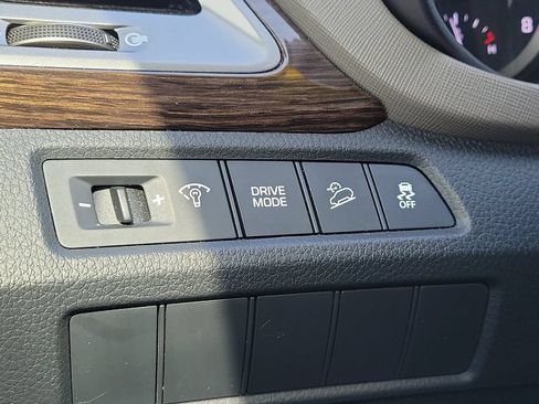 Used 2017 Hyundai Santa Fe Sport FWD image 25