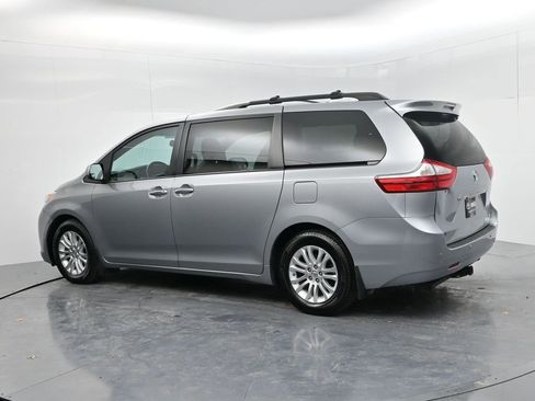 Used 2015 Toyota Sienna XLE image 5