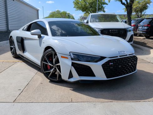 Used 2022 Audi R8 V10 w/ Premium Package image 2