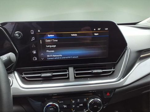 Used 2025 Chevrolet Trax ACTIV w/ Sunroof Package image 18