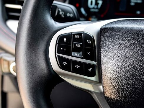 Used 2025 Ford Explorer Active image 18