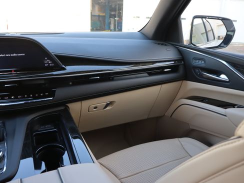 Used 2023 Cadillac Escalade Premium Luxury w/ Performance Package AWD/4WD image 16
