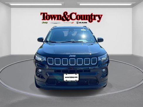 Certified 2022 Jeep Compass Latitude w/ Convenience Group image 2