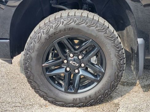 Used 2025 Chevrolet Silverado 1500 Custom Trail Boss w/ Midnight Edition AWD/4WD image 8