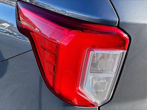 Used 2022 Ford Explorer Limited w/ Equipment Group 301A image 31