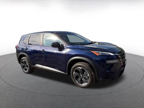 Used 2025 Nissan Rogue SV FWD image 2