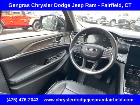 Certified 2023 Jeep Grand Cherokee Limited w/ Luxury Tech Group II AWD/4WD image 60