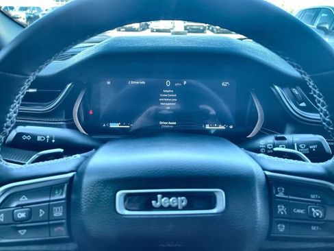 Used 2024 Jeep Grand Cherokee Altitude AWD/4WD image 12