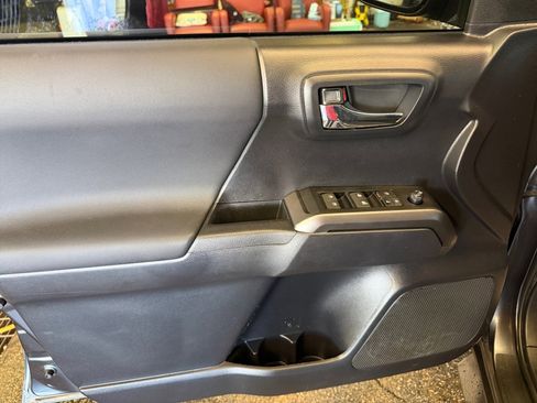 Used 2021 Toyota Tacoma TRD Off-Road w/ Technology Package image 36