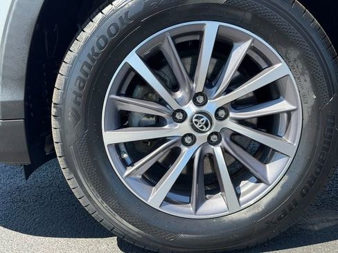 Certified 2019 Toyota Highlander XLE image 11