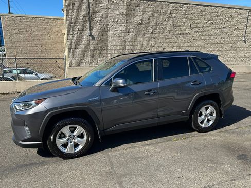 Used 2020 Toyota RAV4 XLE image 8
