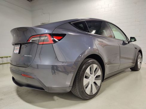 Used 2021 Tesla Model Y Long Range image 7