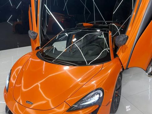 Used 2019 McLaren 570S Spider image 3