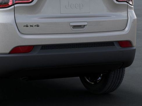 New 2026 Jeep Compass Latitude image 13