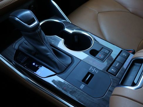 Used 2022 Toyota Highlander Platinum image 17