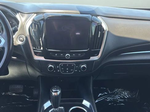 Used 2020 Chevrolet Traverse LT FWD image 16