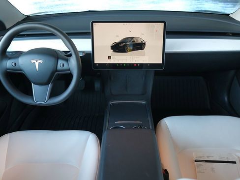 Used 2023 Tesla Model 3 Standard Range image 17