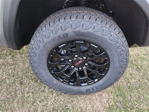 New 2026 GMC Canyon Elevation w/ Convenience Package image 16