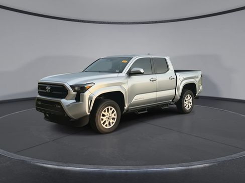 Used 2024 Toyota Tacoma SR5 AWD/4WD image 4