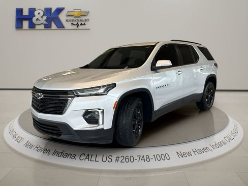 Used 2022 Chevrolet Traverse LT w/ Midnight/Sport Edition FWD image 3