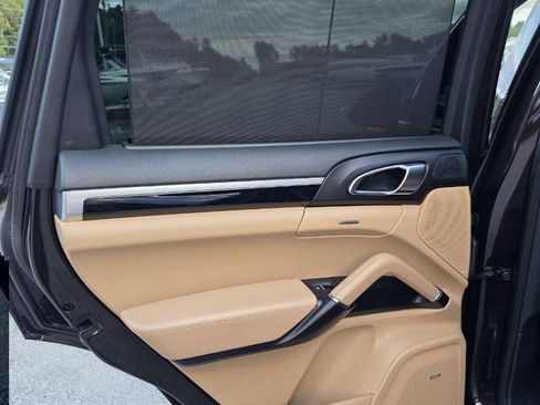 Used 2016 Porsche Cayenne AWD/4WD image 14