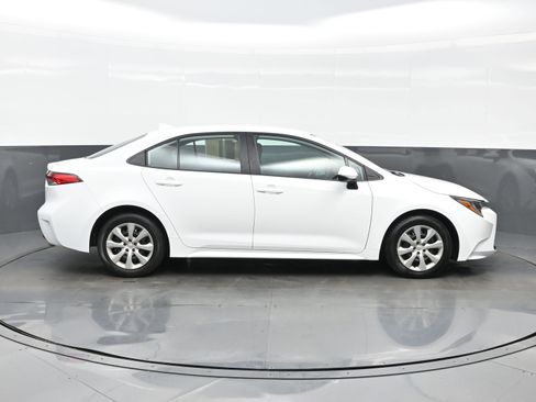 Used 2024 Toyota Corolla LE FWD image 7