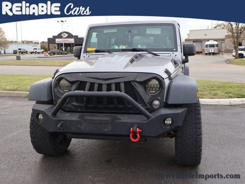Used 2015 Jeep Wrangler Unlimited Rubicon w/ Connectivity Group image 12
