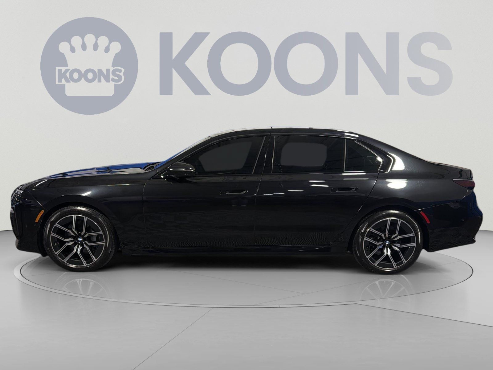 Used 2023 BMW 740i w/ Parking Assistance Package RWD image 2