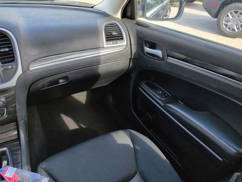 Used 2022 Chrysler 300 Touring image 16
