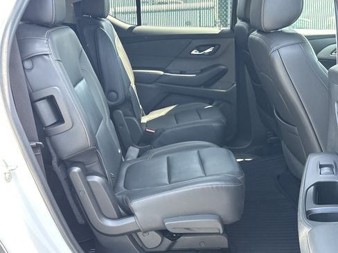 Used 2021 Chevrolet Traverse LT FWD image 13