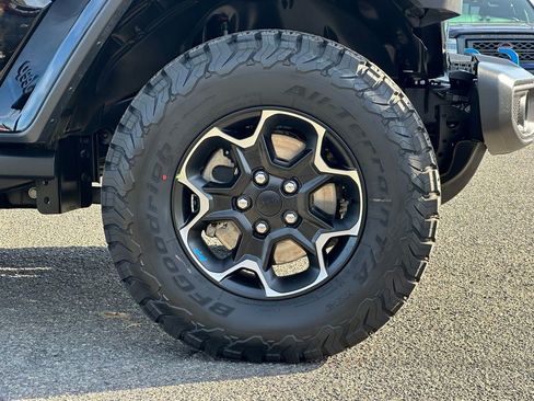 Used 2023 Jeep Wrangler Unlimited Rubicon 4xe w/ Cold Weather Group AWD/4WD image 9