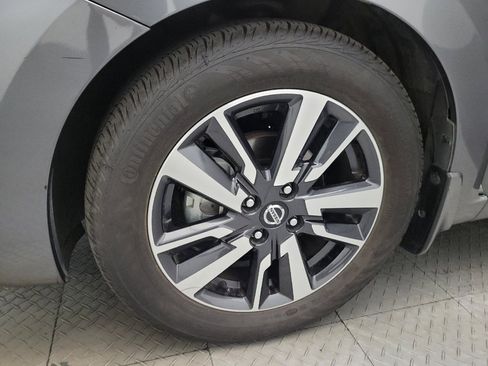 Used 2020 Nissan Versa SV FWD image 31