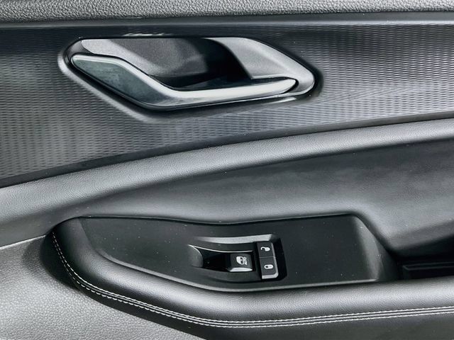 Used 2025 Jeep Grand Cherokee L Laredo RWD image 32
