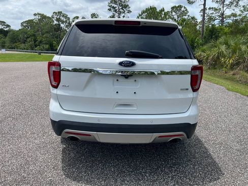 Used 2017 Ford Explorer XLT w/ Class II Trailer Tow Package AWD/4WD image 4