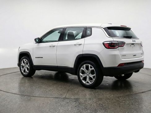 Used 2025 Jeep Compass Latitude image 6