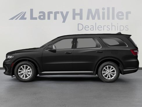 Used 2023 Dodge Durango R/T w/ Hemi Orange Plus Package image 3