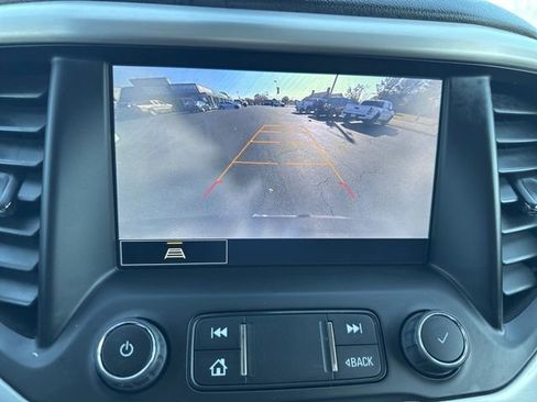 Used 2023 GMC Acadia SLT image 31