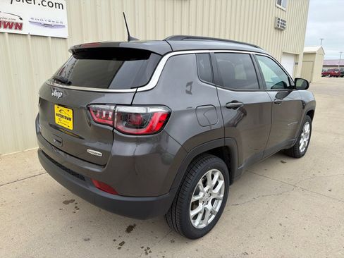 Used 2023 Jeep Compass Latitude w/ Sun and Sound Group AWD/4WD image 7